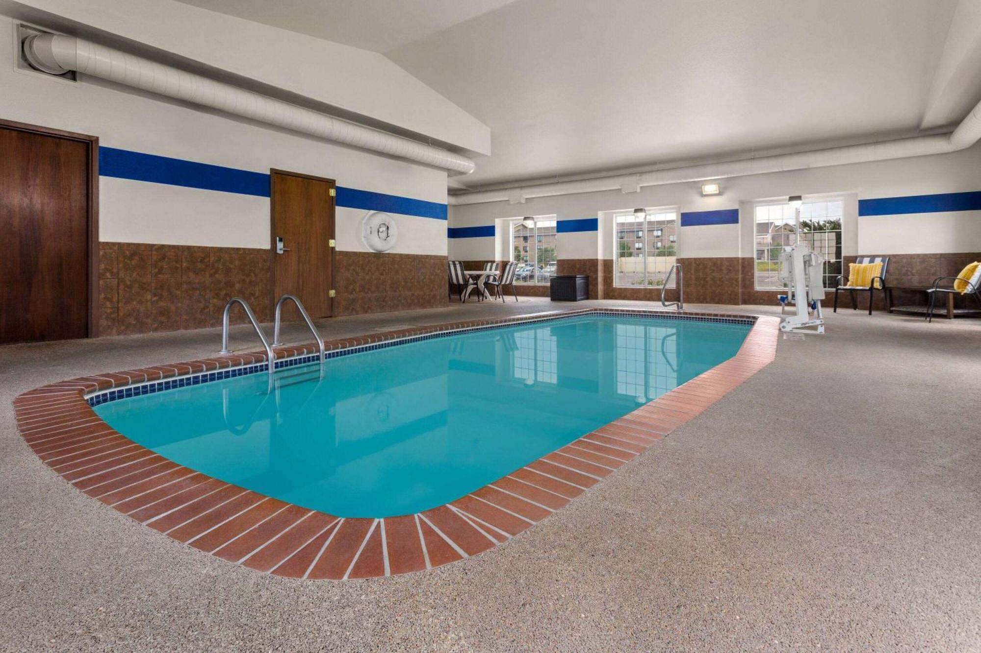 Microtel Inn & Suites By Wyndham Rapid City Exterior photo