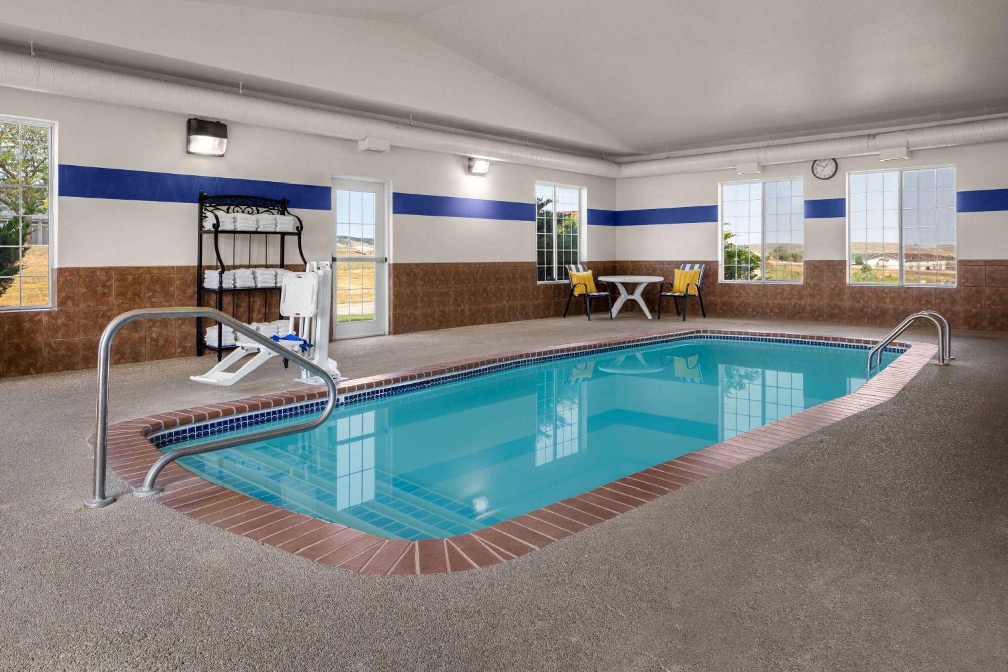 Microtel Inn & Suites By Wyndham Rapid City Exterior photo
