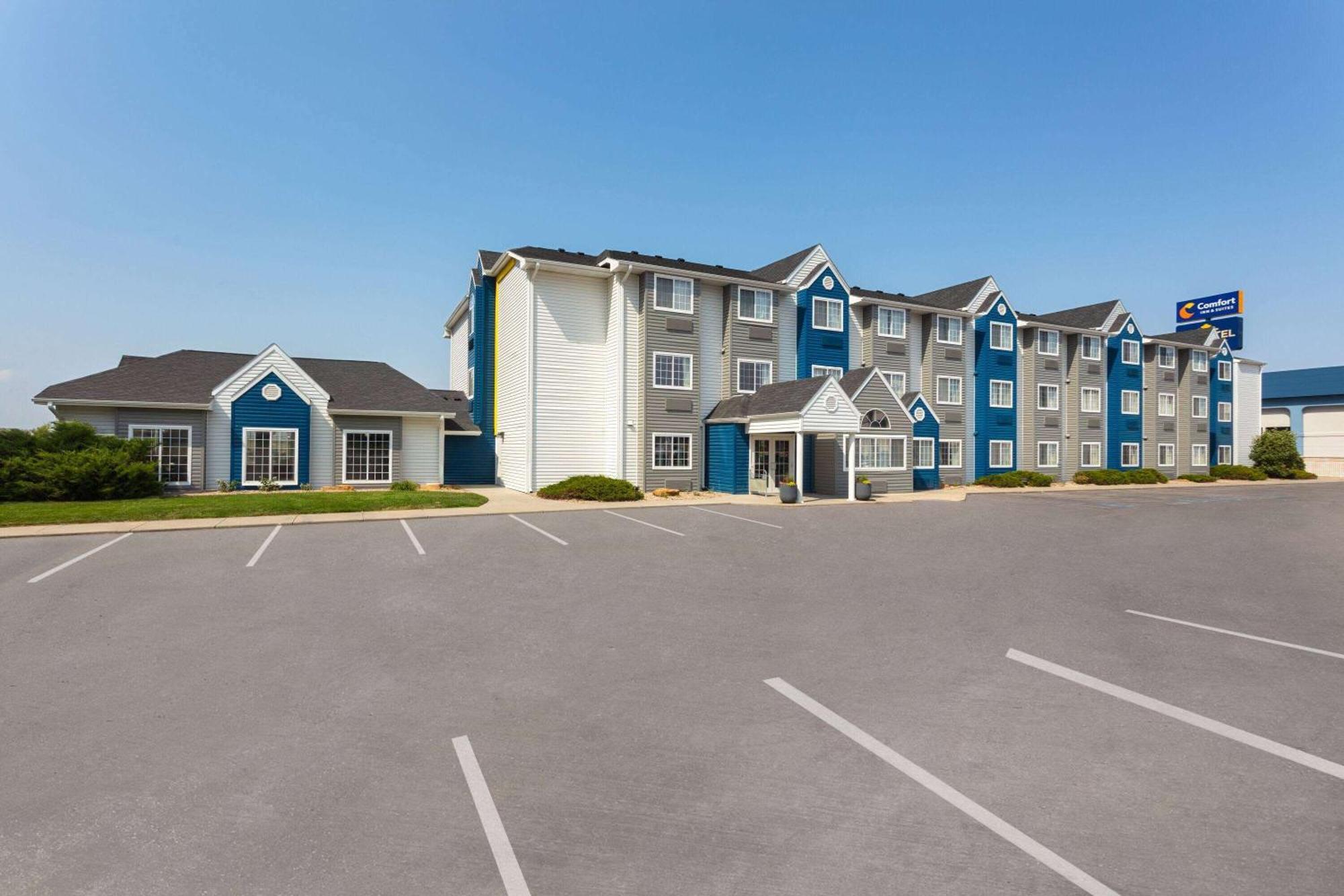 Microtel Inn & Suites By Wyndham Rapid City Exterior photo