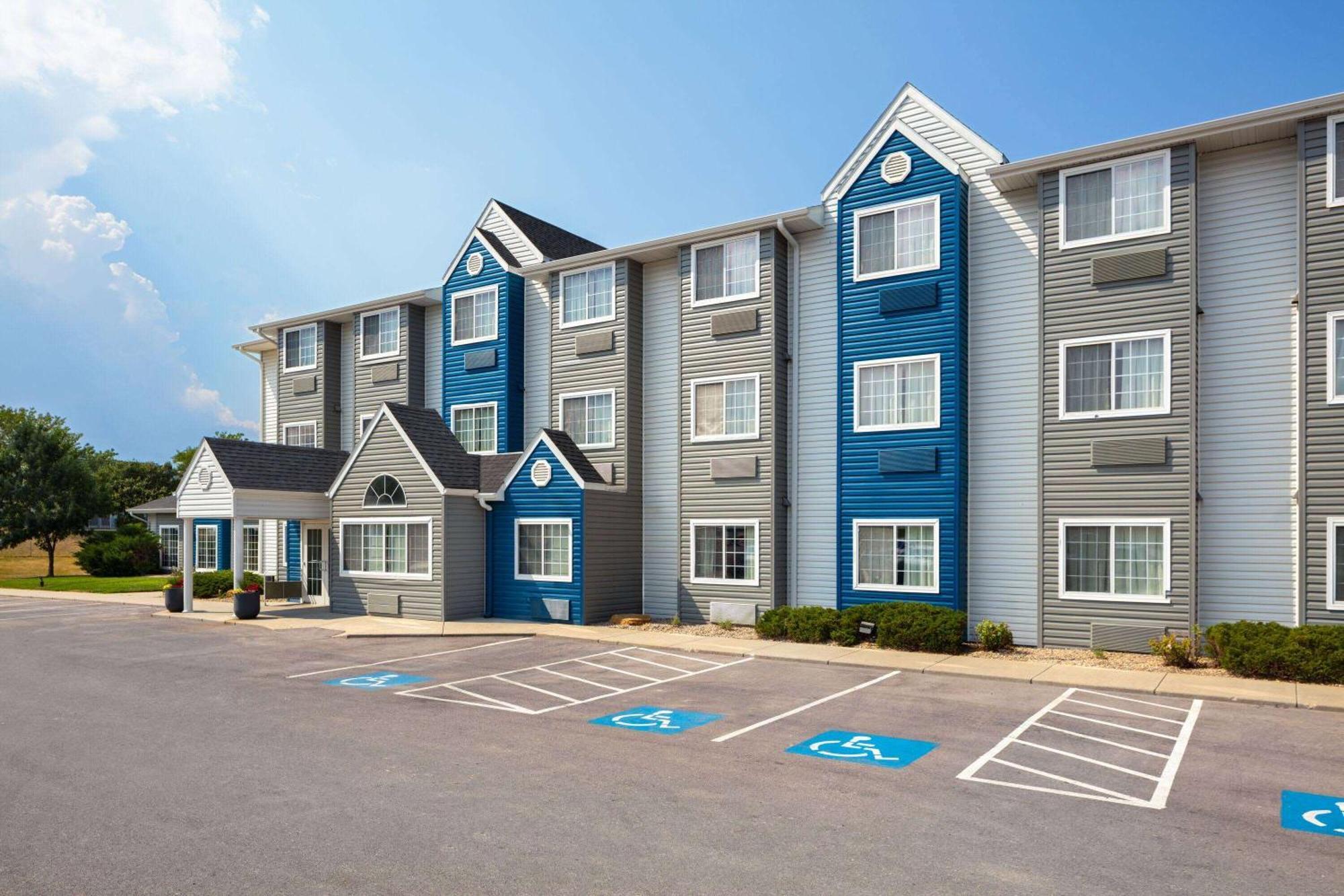 Microtel Inn & Suites By Wyndham Rapid City Exterior photo