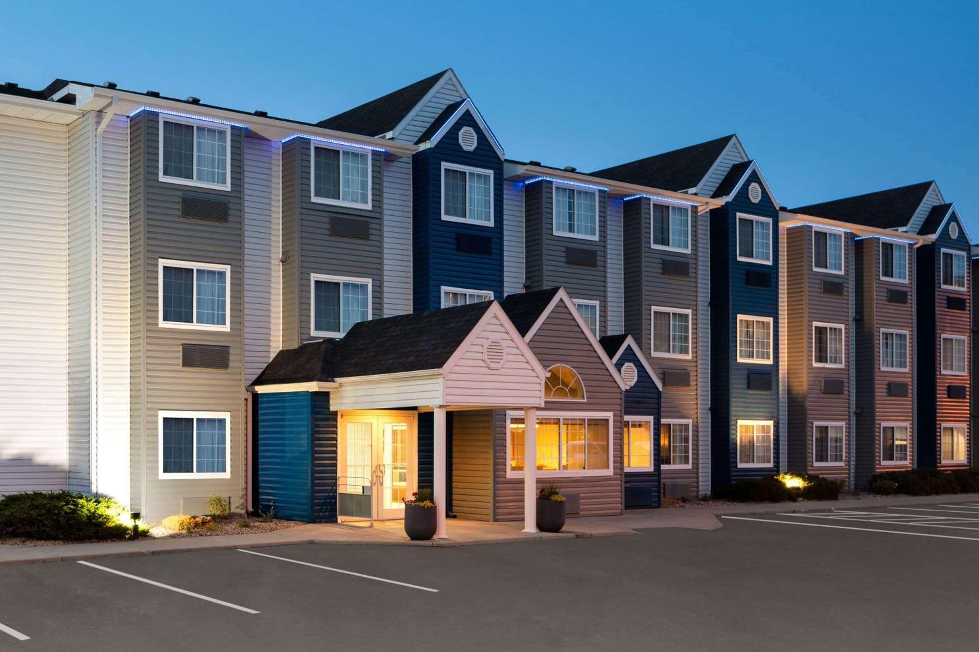 Microtel Inn & Suites By Wyndham Rapid City Exterior photo