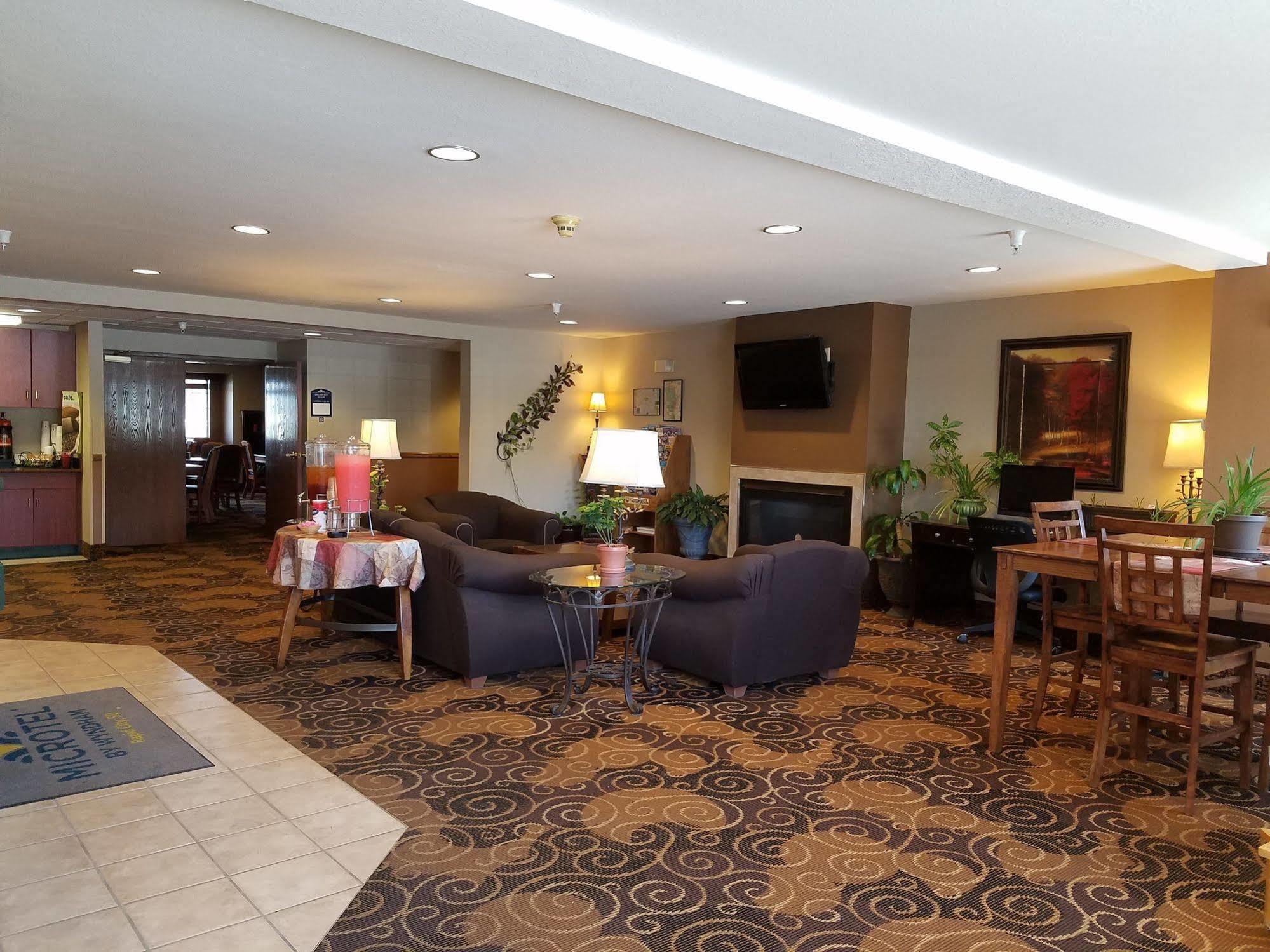 Microtel Inn & Suites By Wyndham Rapid City Exterior photo